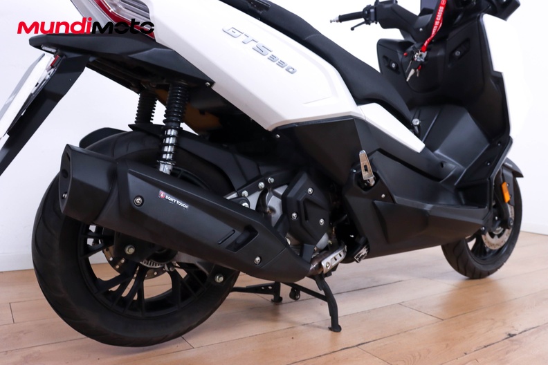 Motorbike image 3
