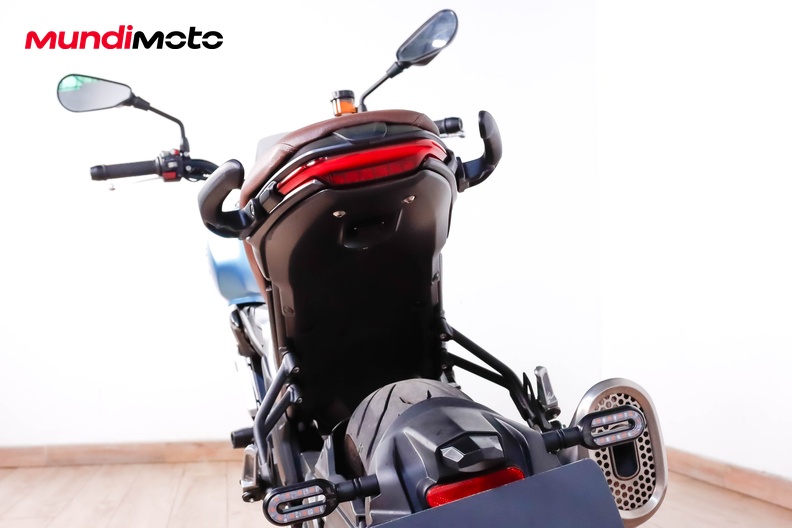Motorbike image 9