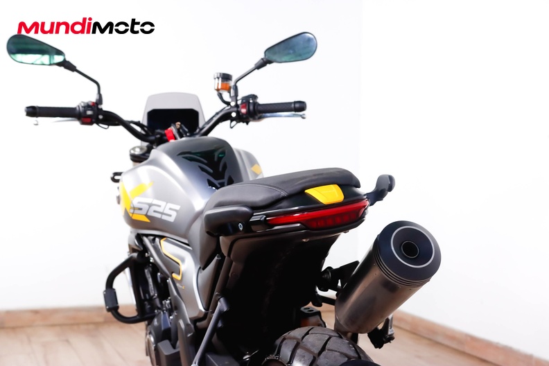 Motorbike image 9