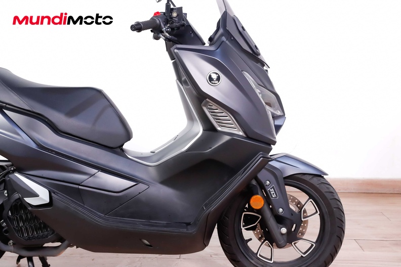 Motorbike image 12