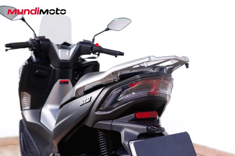 Motorbike image 9