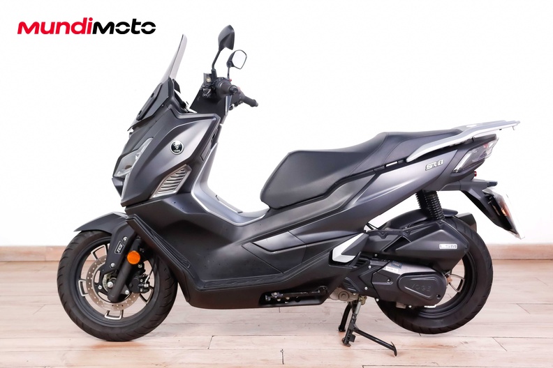 Motorbike image 5