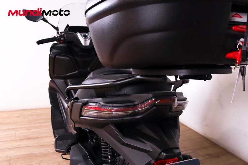 Motorbike image 9