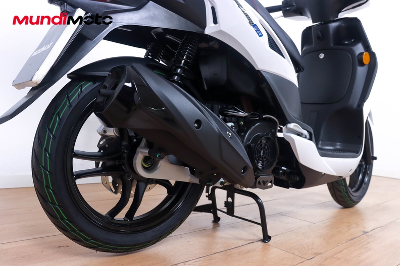 Motorbike image 3