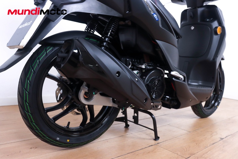 Motorbike image 3