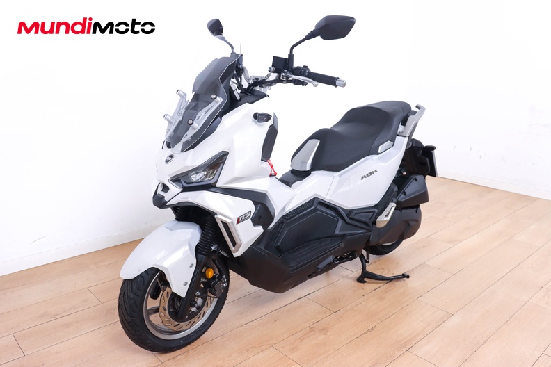 Motorbike image 7