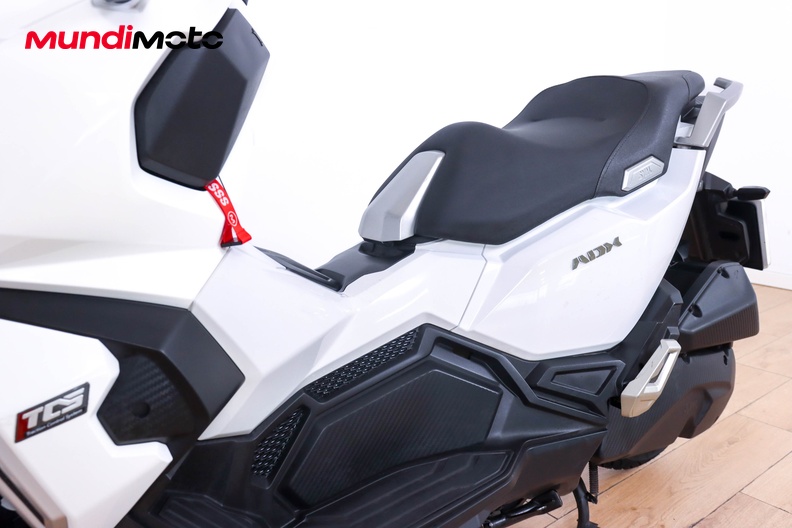 Motorbike image 8