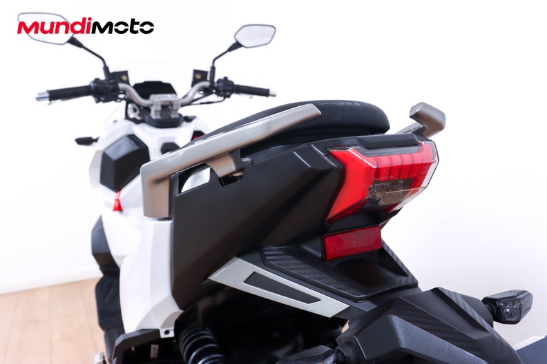 Motorbike image 9