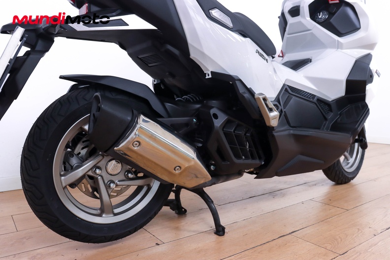 Motorbike image 3