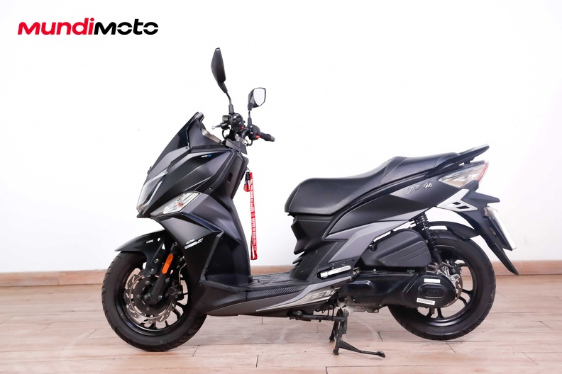 Motorbike image 5