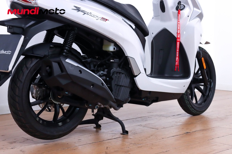 Motorbike image 3