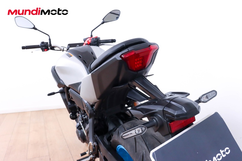 Motorbike image 9