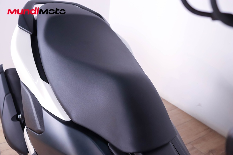 Motorbike image 7