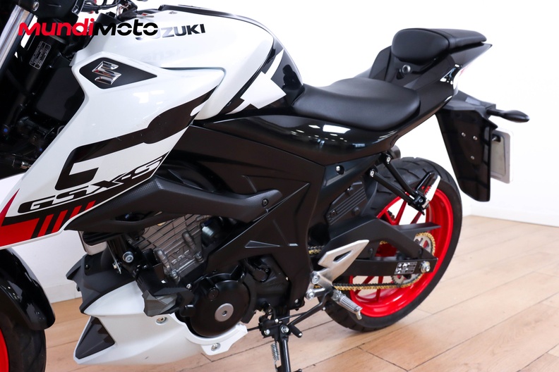 Motorbike image 8