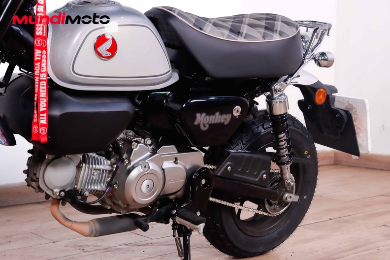 Motorbike image 8