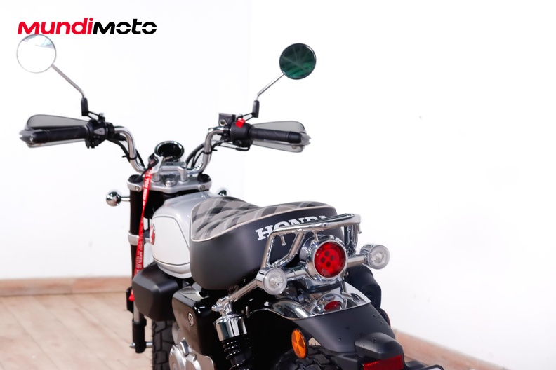 Motorbike image 9