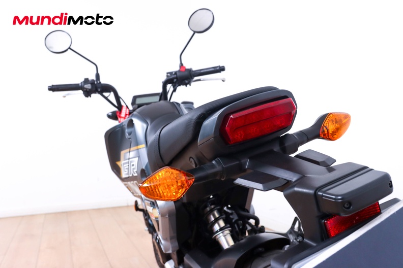 Motorbike image 9