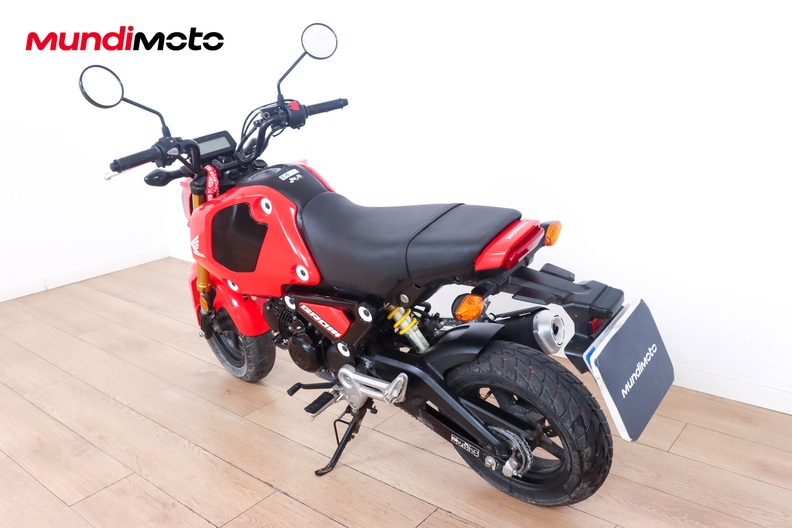 Motorbike image 6