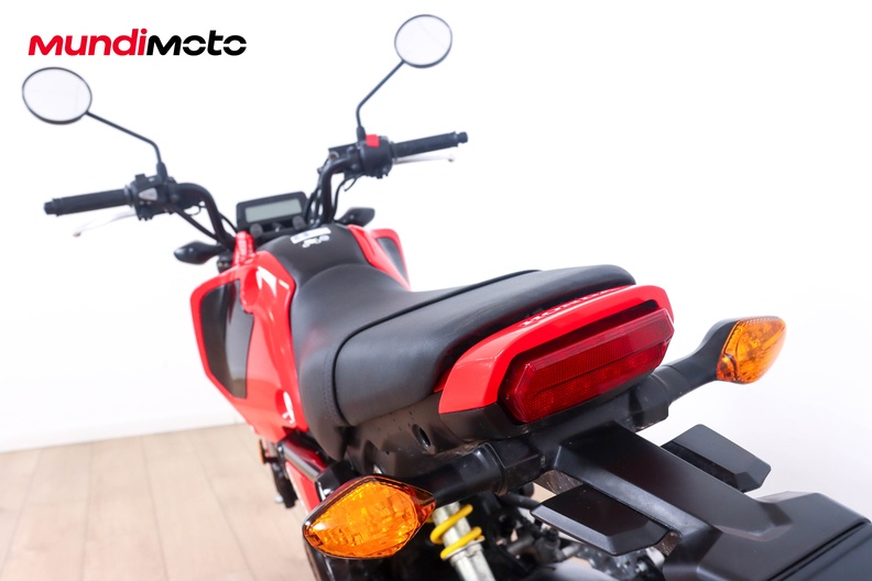 Motorbike image 9