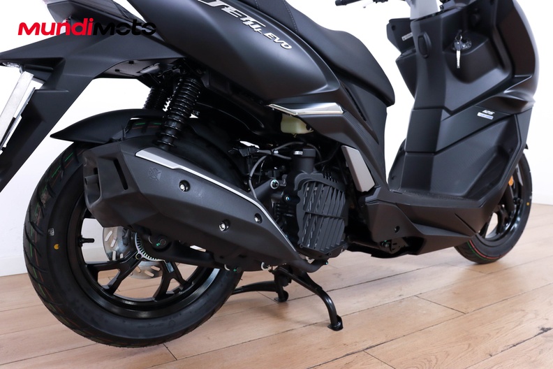 Motorbike image 3