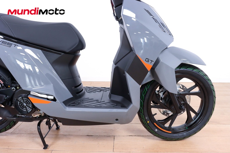 Motorbike image 12