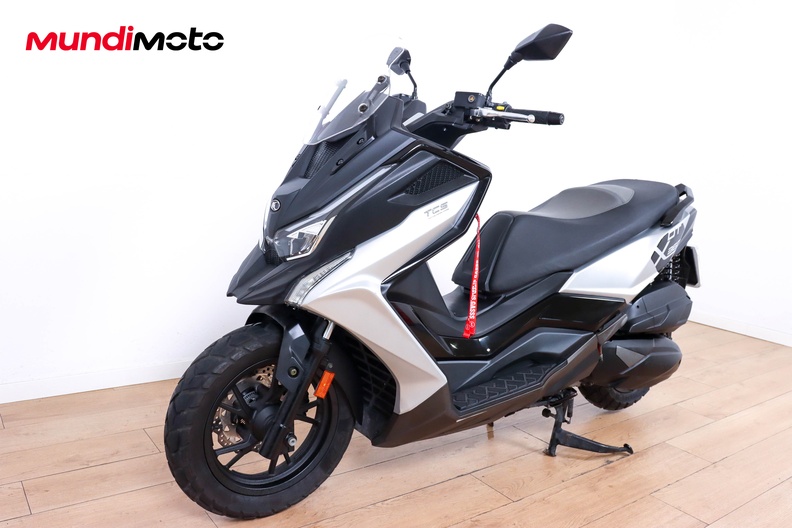Motorbike image 7