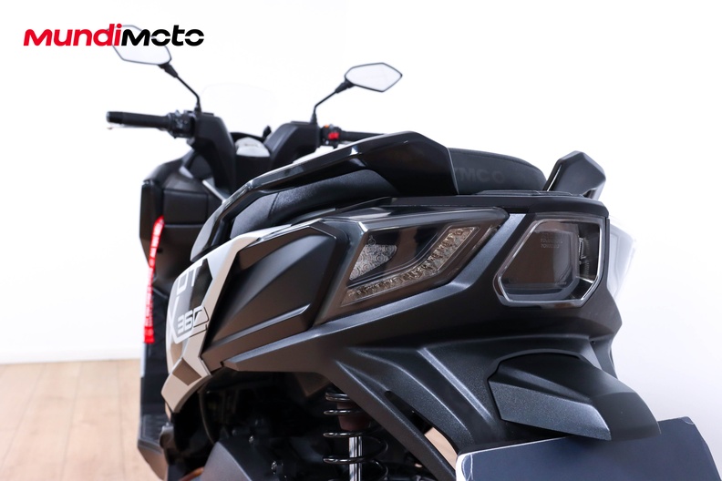 Motorbike image 9