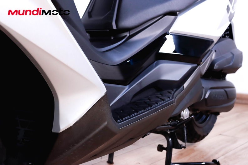 Motorbike image 8