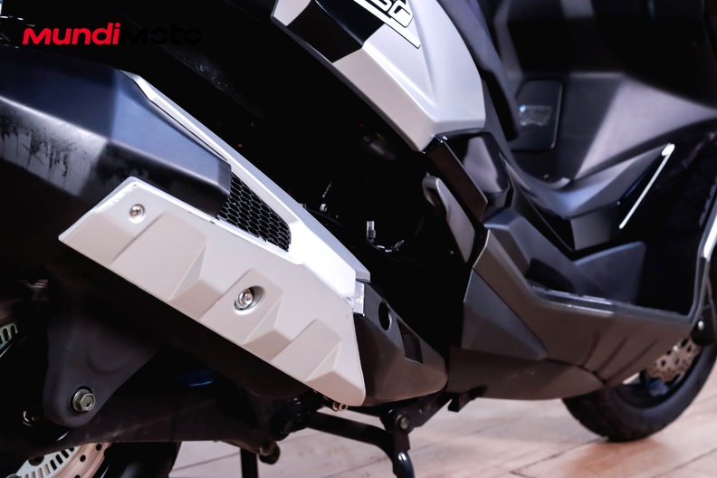 Motorbike image 3