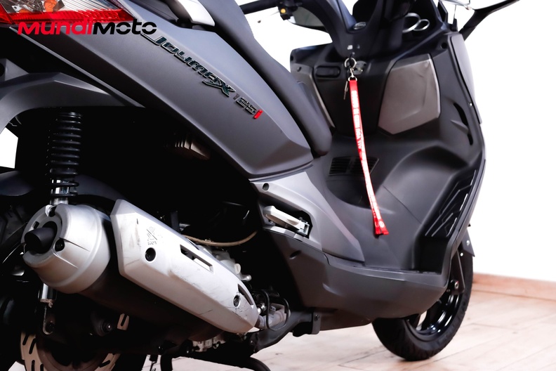 Motorbike image 3
