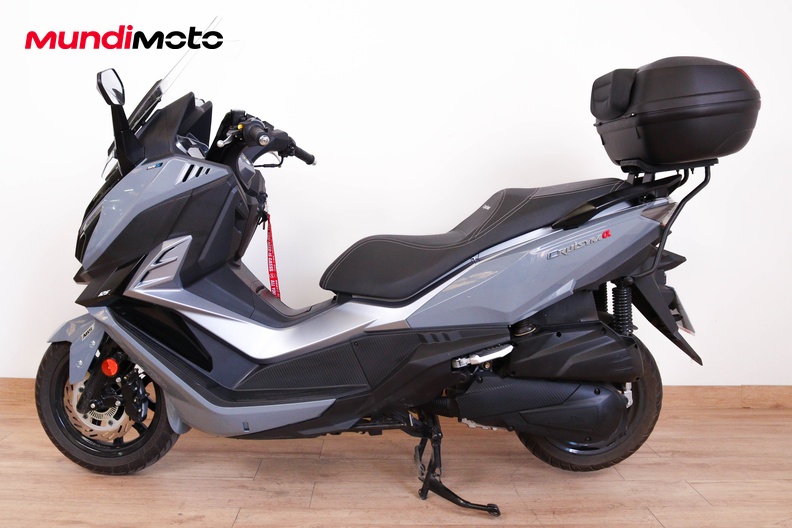 Motorbike image 5
