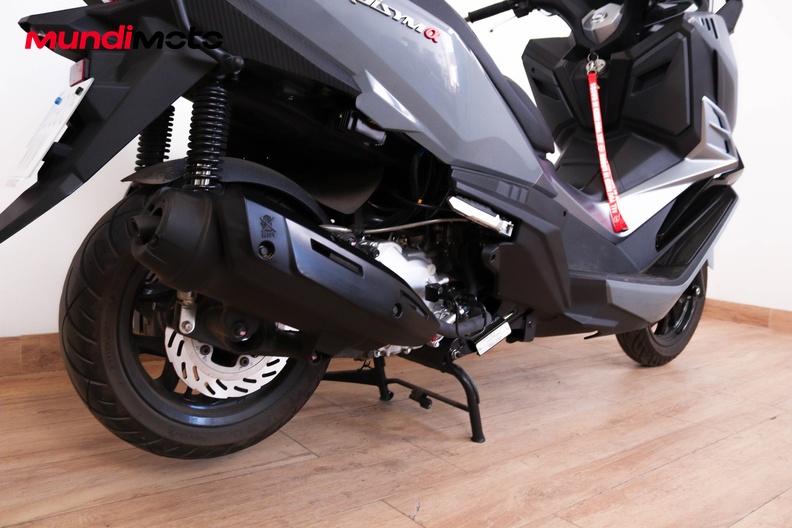 Motorbike image 3