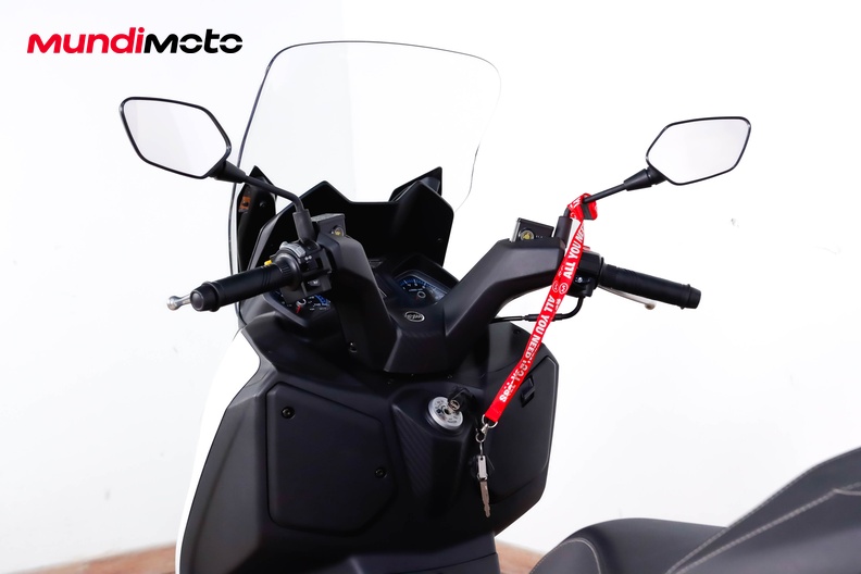 Motorbike image 10