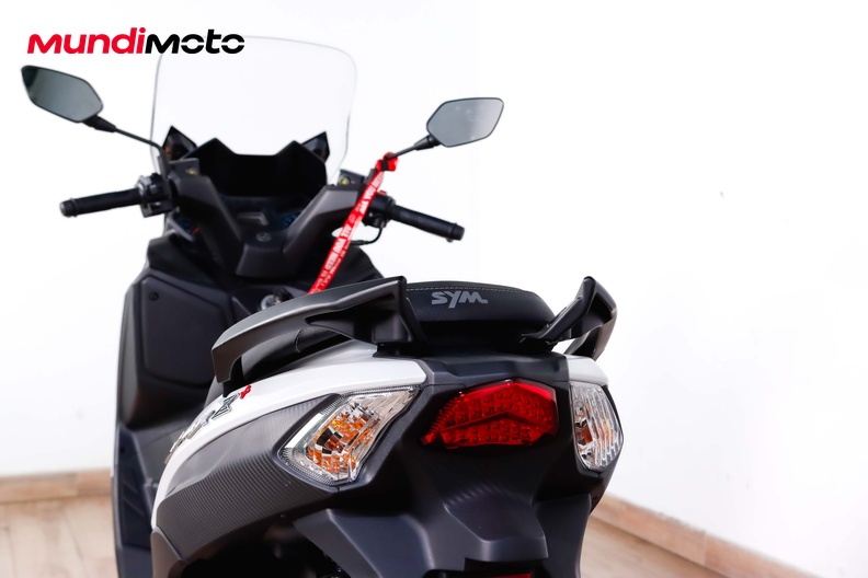 Motorbike image 9