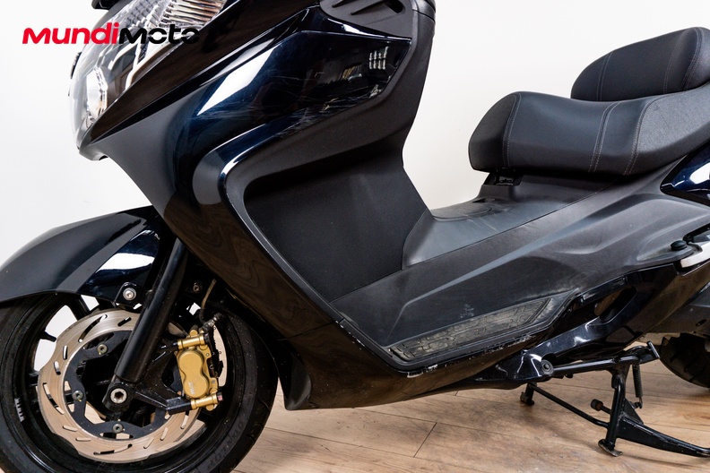 Motorbike image 9