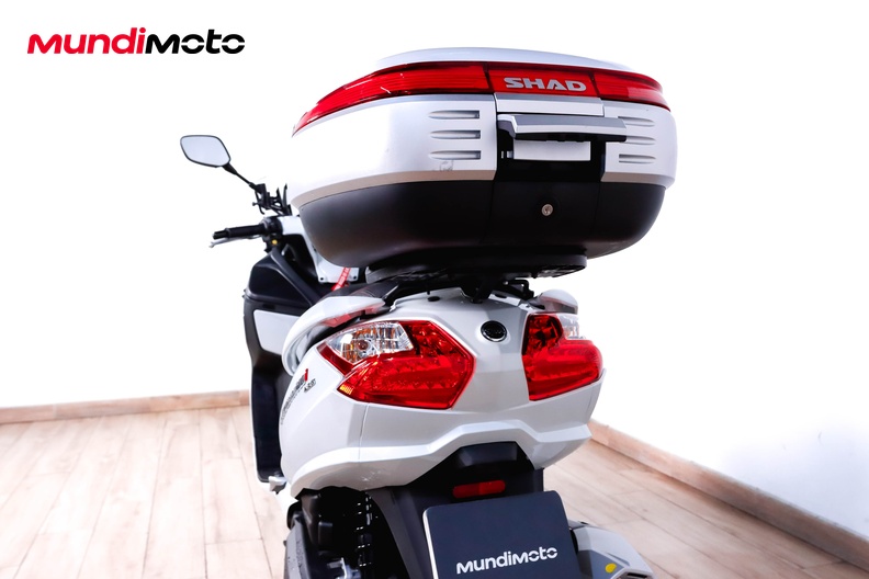 Motorbike image 9