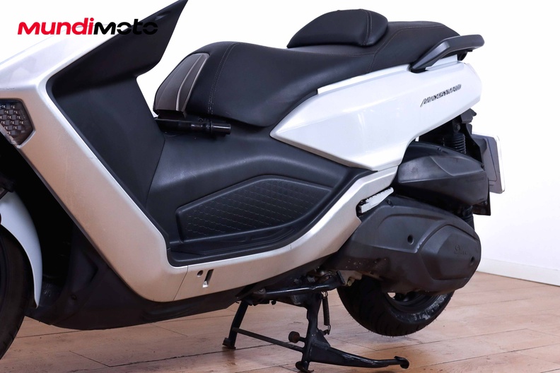 Motorbike image 8