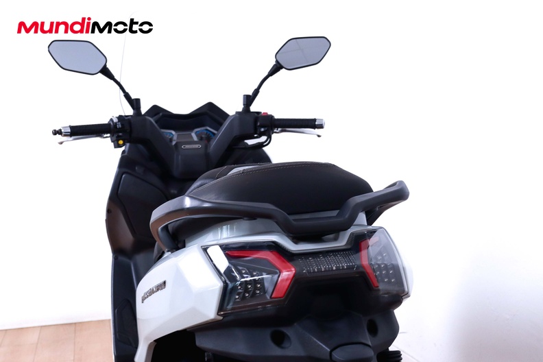 Motorbike image 9