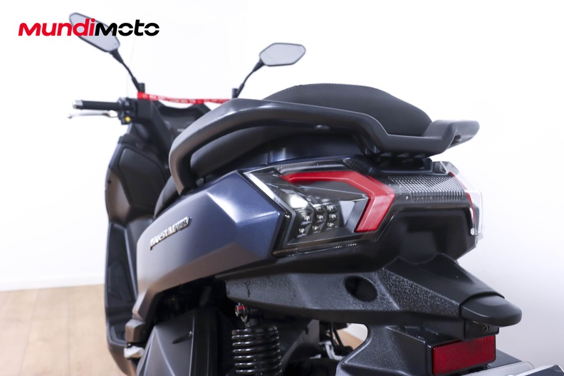 Motorbike image 9
