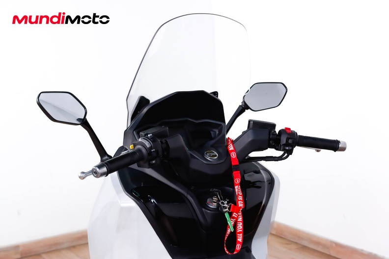 Motorbike image 10