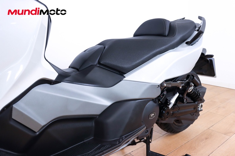 Motorbike image 8