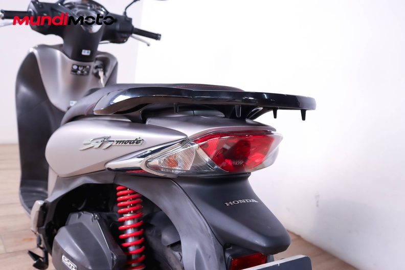 Motorbike image 9