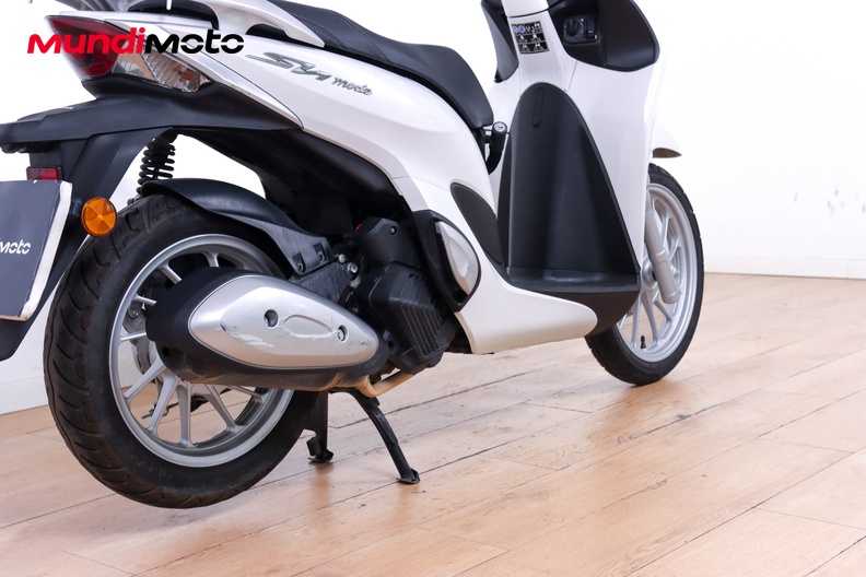 Motorbike image 3