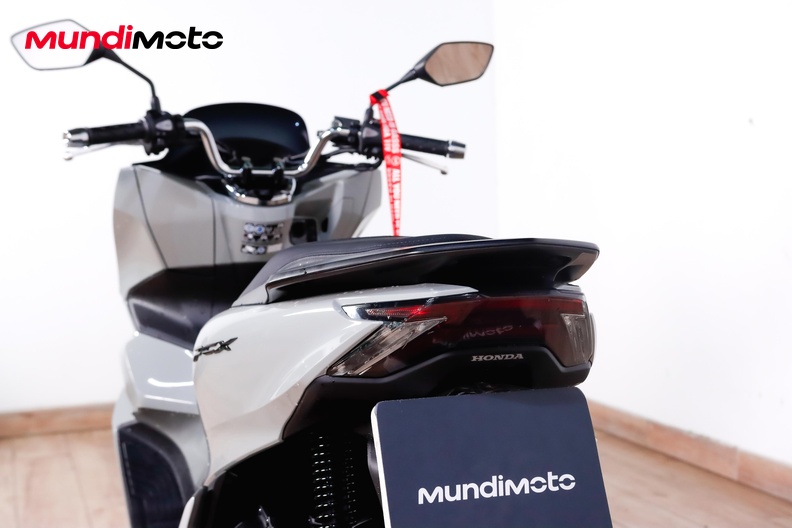 Motorbike image 9