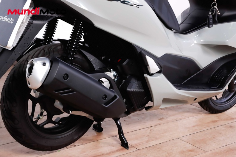 Motorbike image 3