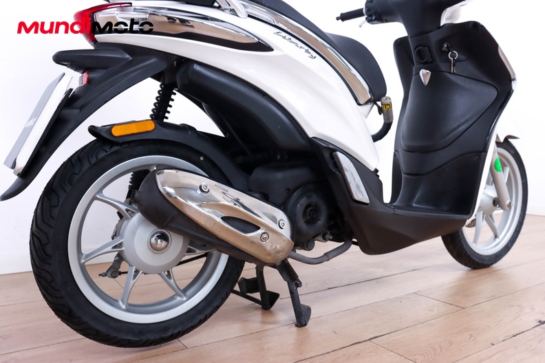 Motorbike image 3