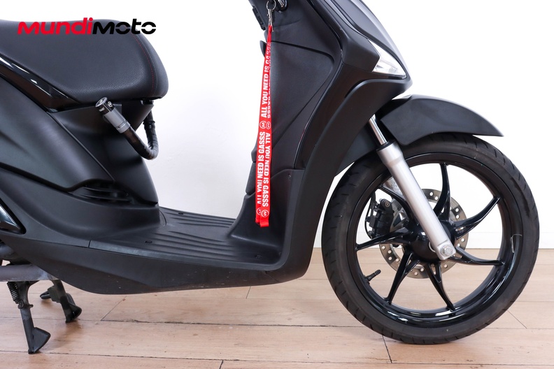 Motorbike image 13