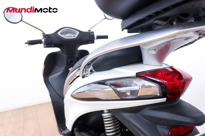 Motorbike image 9