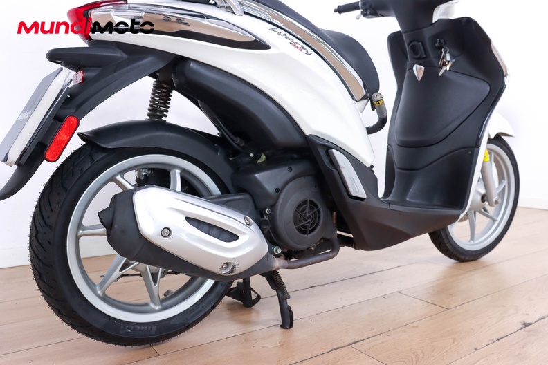 Motorbike image 3
