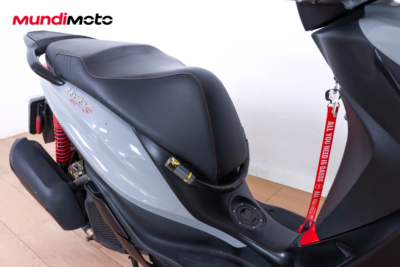 Motorbike image 13